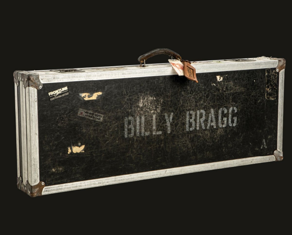 billybragg's tweet image. This text is an extract from the text in the book in The Roaring Forty deluxe box set, with 'Greetings To The New Brunette' chosen to accompany it. 

Spotify playlist - bit.ly/407rQNt

Releases pre-order - bbragg.lnk.to/theroaringforty

#BB40 #TheRoaringForty 3