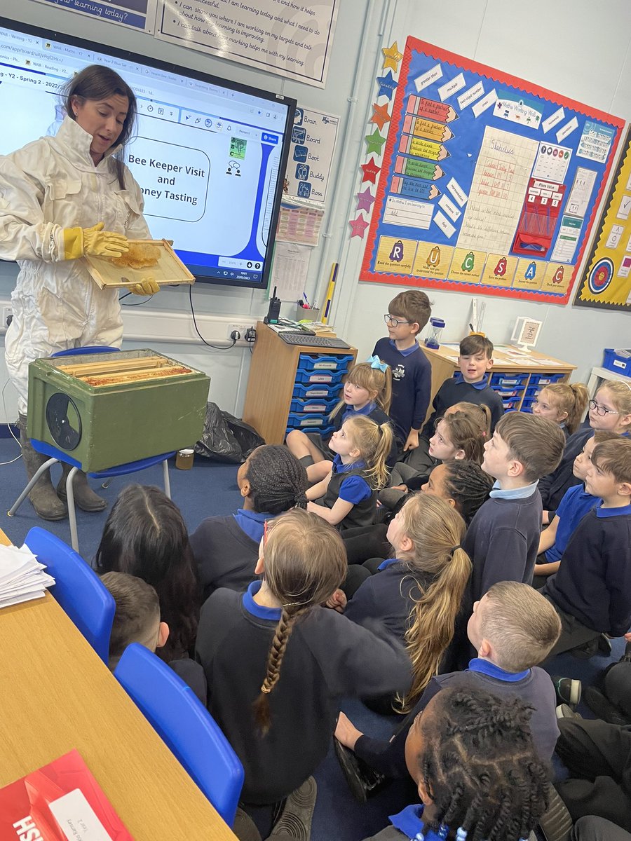 🐝 Honey Tasting and a visit from a bee keeper today 🍯 to help with writing our explanation texts. 😋 #ks1 #beekeeper #writing #year2 #TeamWarwick #enganging #hook #IdoWedoYoudo #bees #modeltext @DaleJukes @SarahChouikhi @EH1_2 @KRidnell