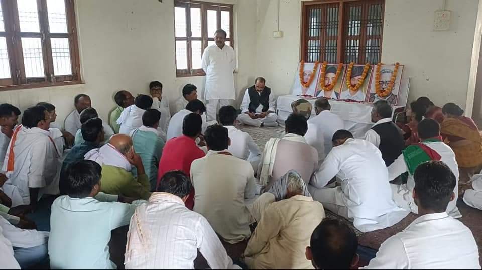 ChandauliParty's tweet photo. समाजवादी पार्टी जनपद चंदौली
23 मार्च 2023
महान समाजवादी नेता डॉ राम मनोहर लोहिया जी की जयंती एवं शहीदे आजम भगत सिंह राजगुरु सुखदेव जी के शहादत दिवस पर उन सभी को जिला पार्टी कार्यालय में श्रद्धांजलि अर्पित की गई एवं विचार गोष्ठी का आयोजन हुआ...... https://t.co/2bAoZE0YIn