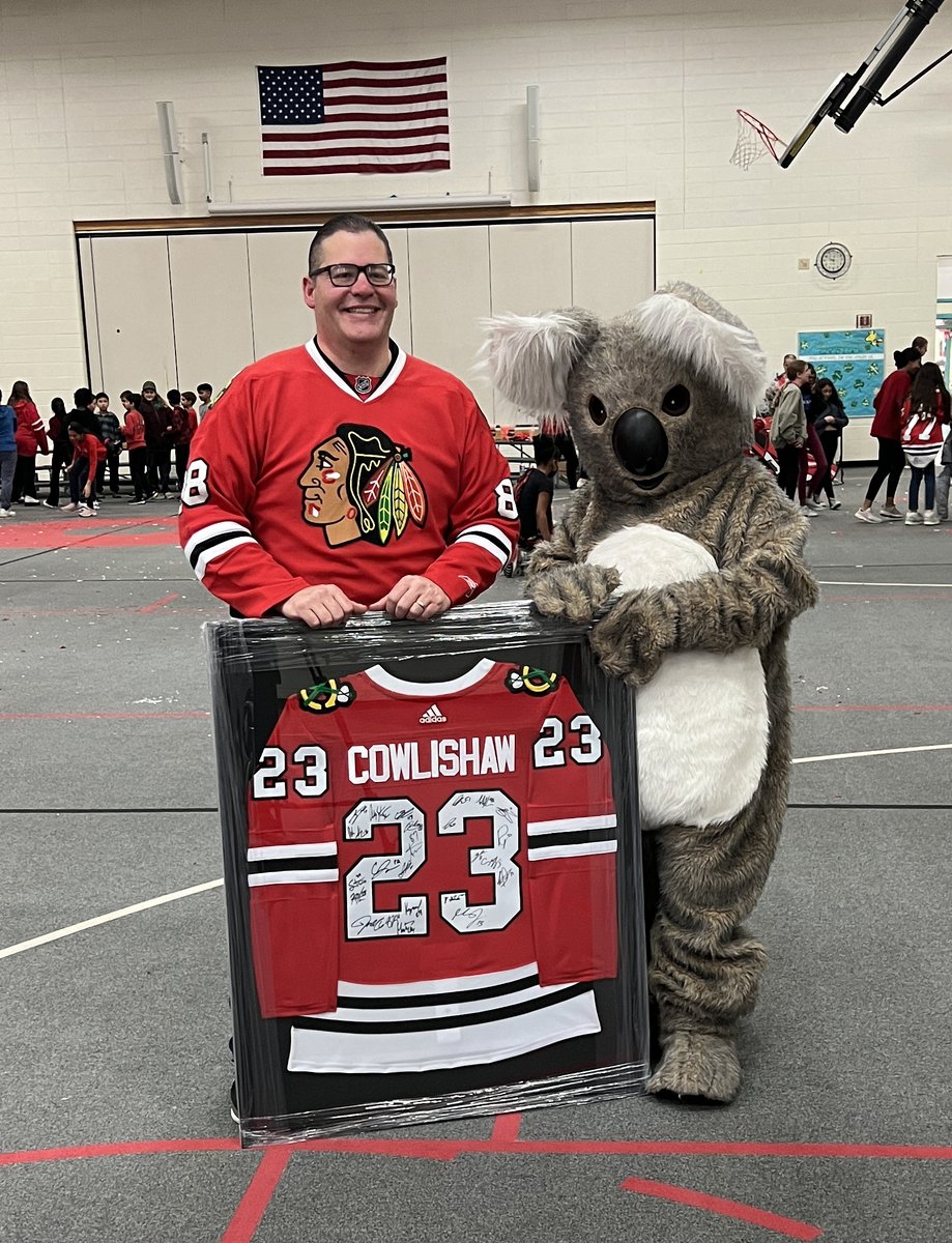 ipsd204's tweet photo. Today is a @NHLBlackhawks takeover at @CowlishawKoalas as part of @jerseymikes Month of Giving, supporting Chicagoland schools. Thank you to the Chicago Blackhawks for making this an amazing day for our students! @CarlosGAzcoitia https://t.co/JF52ZH2FZT