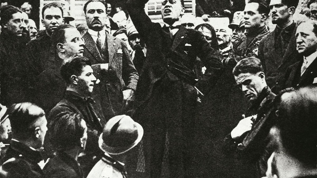 TammiMinoski's tweet photo. #OTD 1919: WWI veteran #BenitoMussolini broke with the Socialist Party and founded the Fascist Revolutionary Party in Milan, Italy. https://t.co/49Zo2WgGIy #EuropeanHistory #Fascism https://t.co/9OhOI4reJE