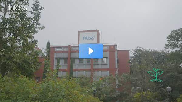 viralChuckule's tweet image. Infoscion Agniva Banerjee, an avid book lover and aesthetician made a bookshelf using a discarded cable spool and lanterns using oil tins! Find out about her journey during #InfyTrash2Treasure initiative. #InfosysESG bit.ly/3njBFtd