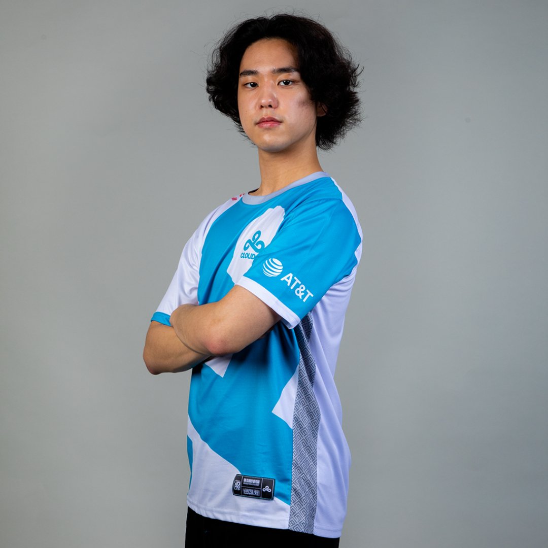 Ber5erker_lol's tweet photo. The only thing I love more than money? Giveaways 😍  

Enter to win a 2023 Cloud9 Pro Jersey and 7200 RP by:
1⃣ Following @C9LoL and me
2⃣ Liking and retweeting this post
3⃣ Replying and tagging two friends

Will choose a winner next week 👍 https://t.co/5FpNJR3DWB