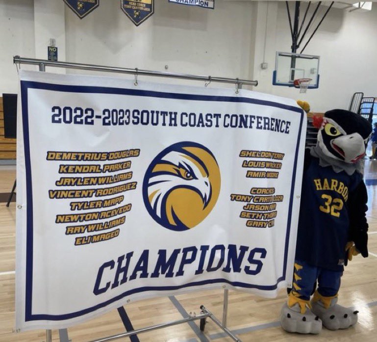 LA Harbor gets South Coast South Conference Championship Banner from 2022-2023 standout season. 

Photo cred: <a href="/LeslieT_CoachC/">leslietrujillo</a>