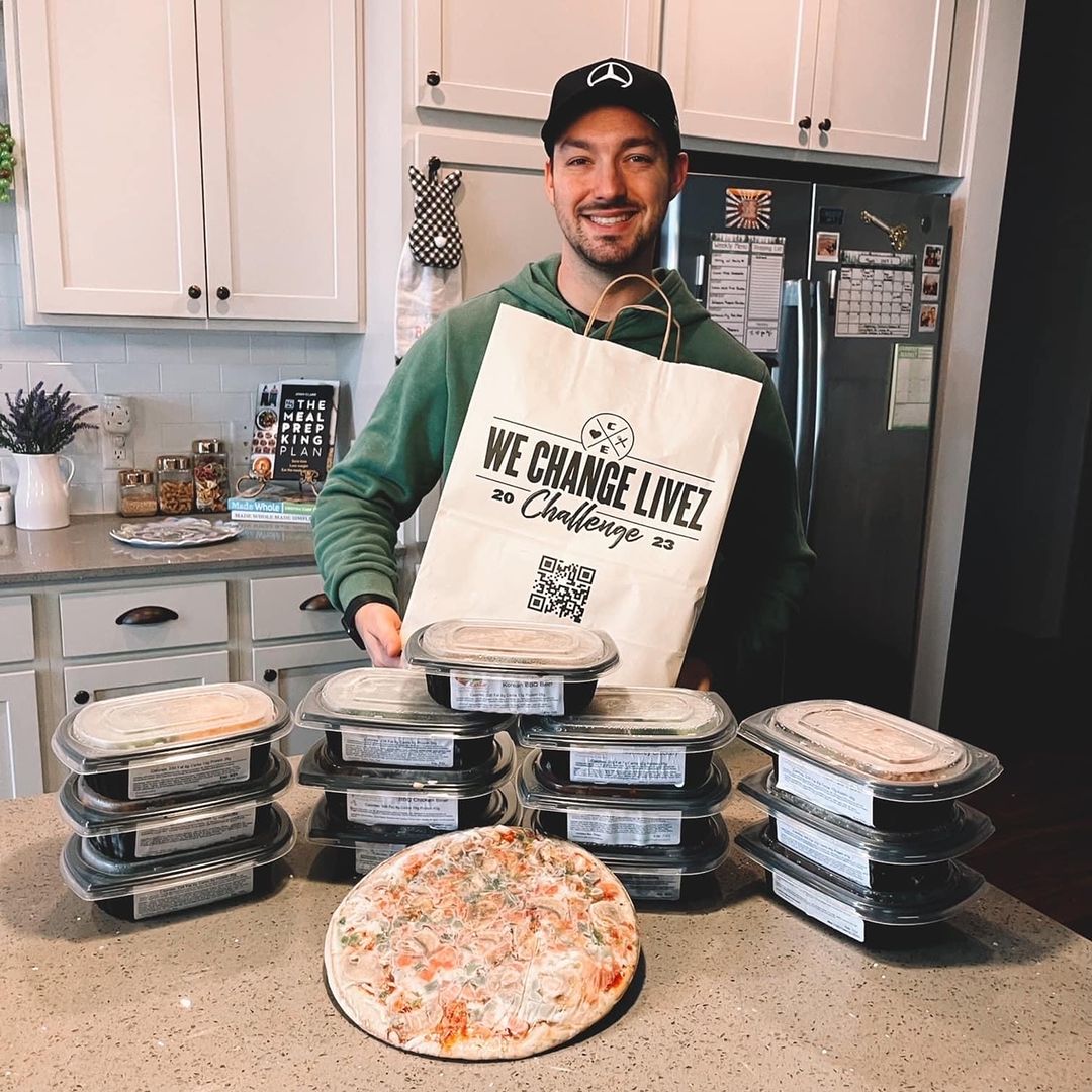 🍽️ No time to cook? 🥗 Try our Clean Eatz meal plan!

🥑 Balanced protein, carbs &amp; fats, perfectly portioned. 
👍 No more guessing or temptation.
🍕 Affordable meals.
🏃 Busy lifestyle approved!

📸 @cleaneatzdurhamnc

⬇️ ORDER TODAY ⬇️
bit.ly/Clean-Eatz-Ord…