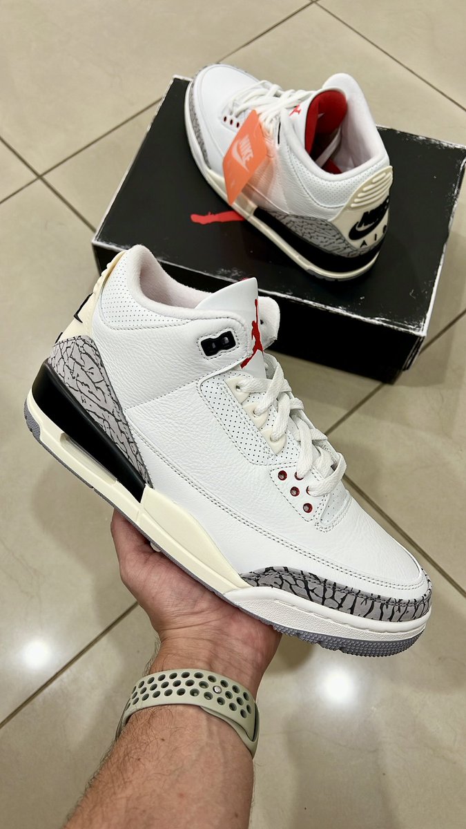 ChrisPerez0323's tweet image. Pair of Jordan 3s tryna chase this cash #Touchdown #jordan3 #freethrow @Nike