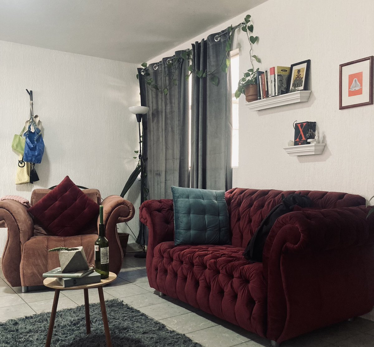 elsaborsito's tweet image. chavaaas, si buscan un espacio céntrico, con buen gusto avea, gran compañía y costo accesible, tengo disponible una habitación desde el 20 de abril :) #slp