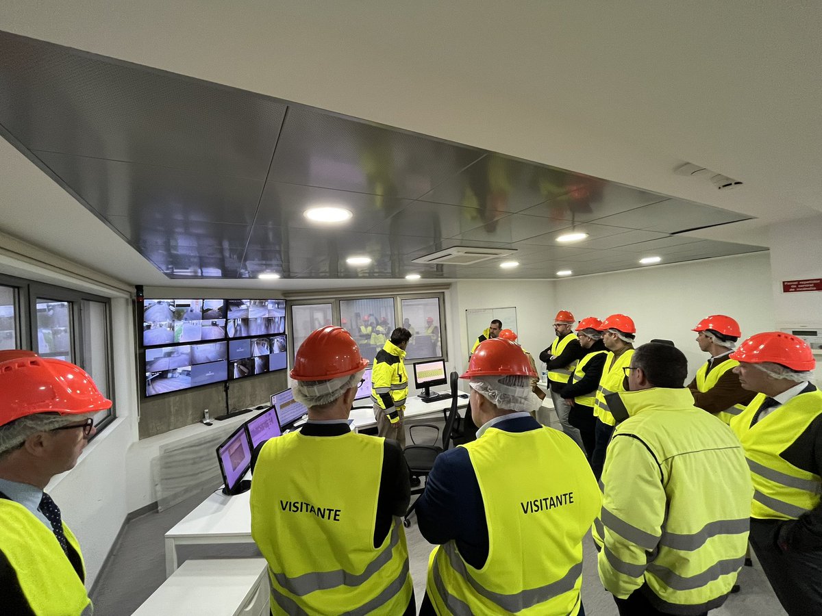 Presentation of Silos de Leixões, showing their vertical and horizontal silos that currently store milled wheat, DDGS and beet pulp pellets. Thank you Nuno Fernandes and Miguel Tomé for welcoming us!