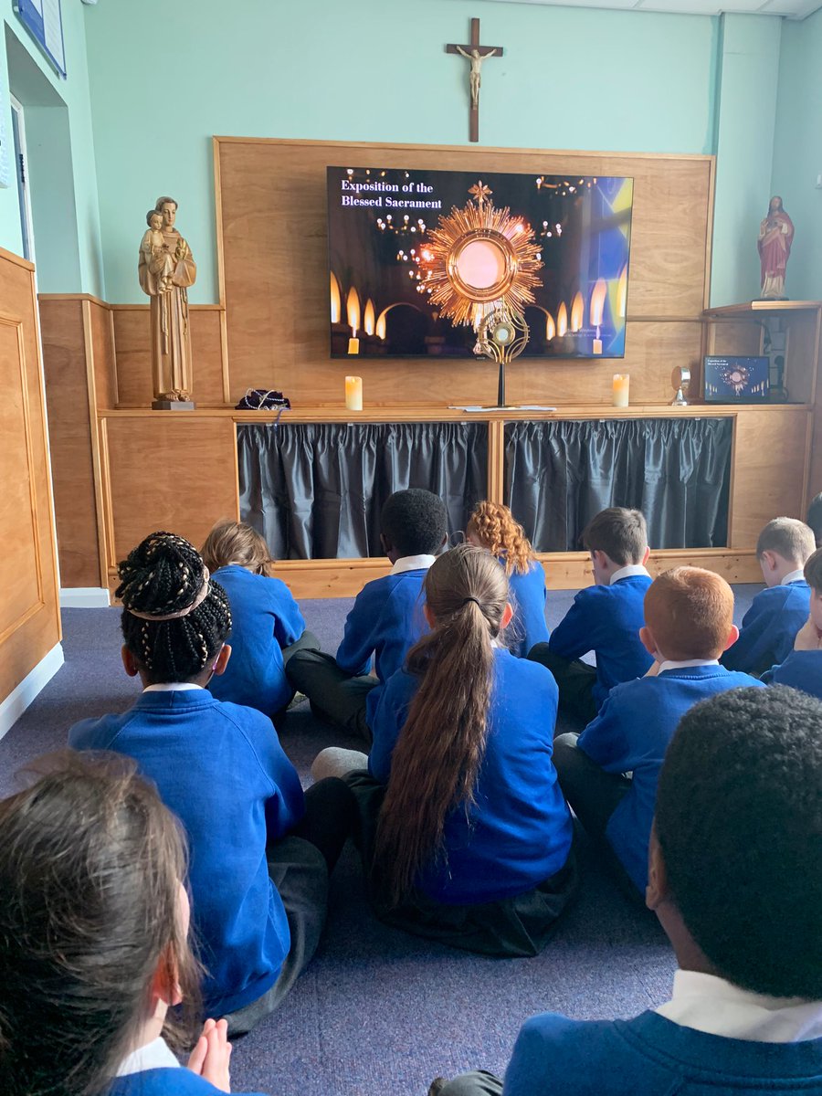 Today we witnessed the Exposition of the Blessed Sacrament in our new school chapel! We knelt and then sat in a period of silent prayer. We were very honoured to have the opportunity to worship Christ the Lord. Thank you @frgazza! @BCPP__ @BhamDES #StPetersCatholicLife