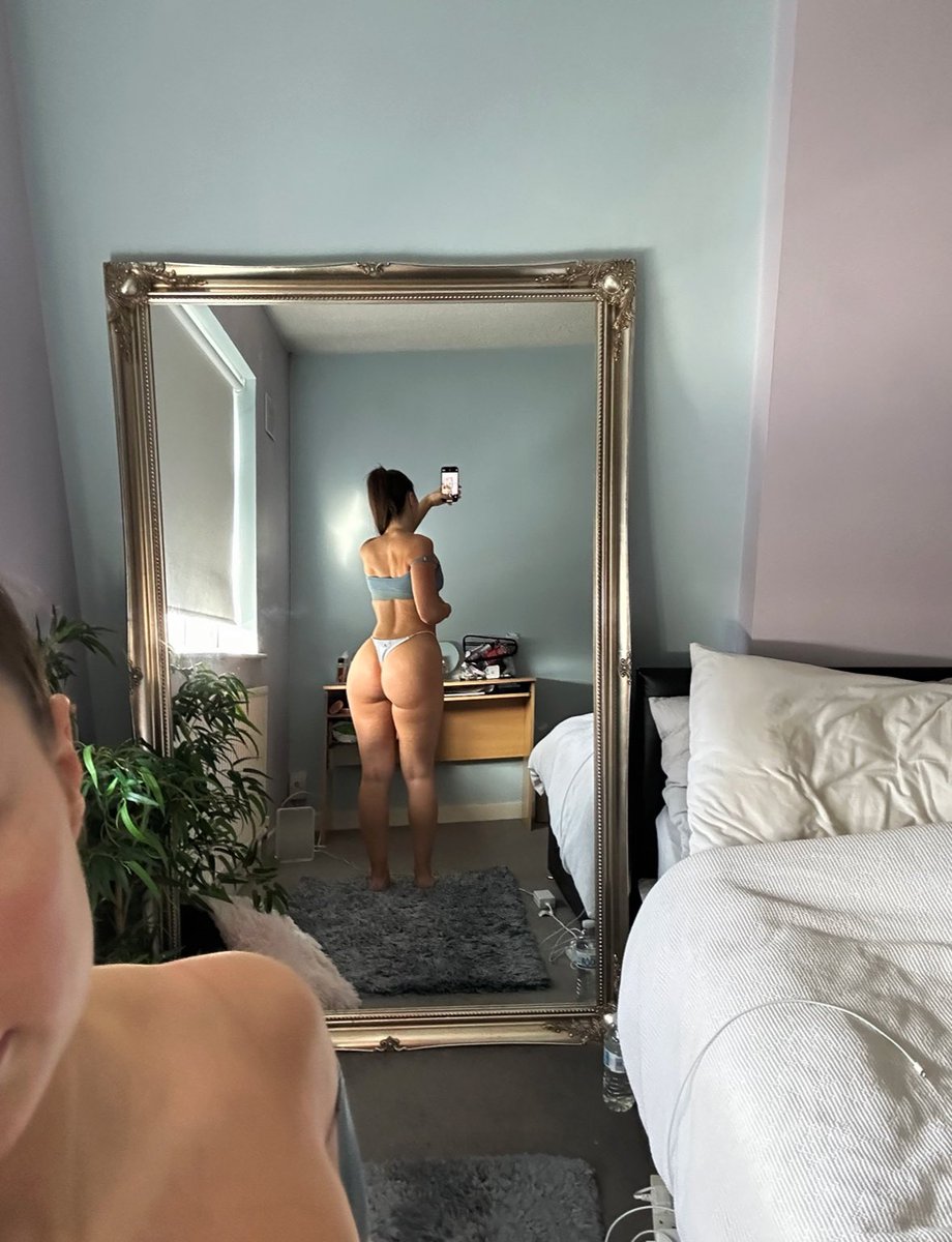 Jilleebaby's tweet photo. Looking for a man under 6ft https://t.co/QEywfscY3c