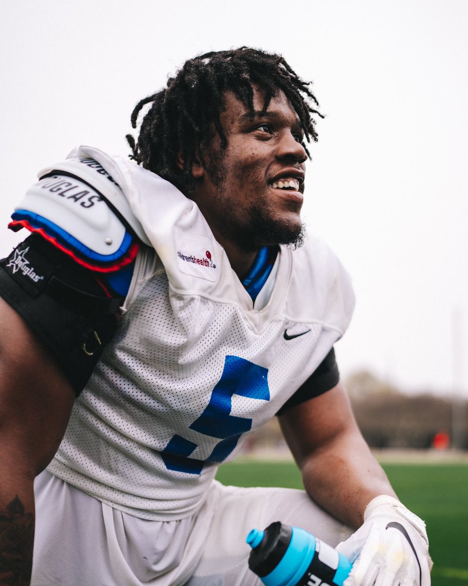 ShandaRoberts76's tweet photo. Of all the pictures he's ever sent me, this one made me cry tears of joy. I'm so happy for the kid! Let's get it, son!! #hideyaQB #newseasonloading https://t.co/mcPUCmRX7Y