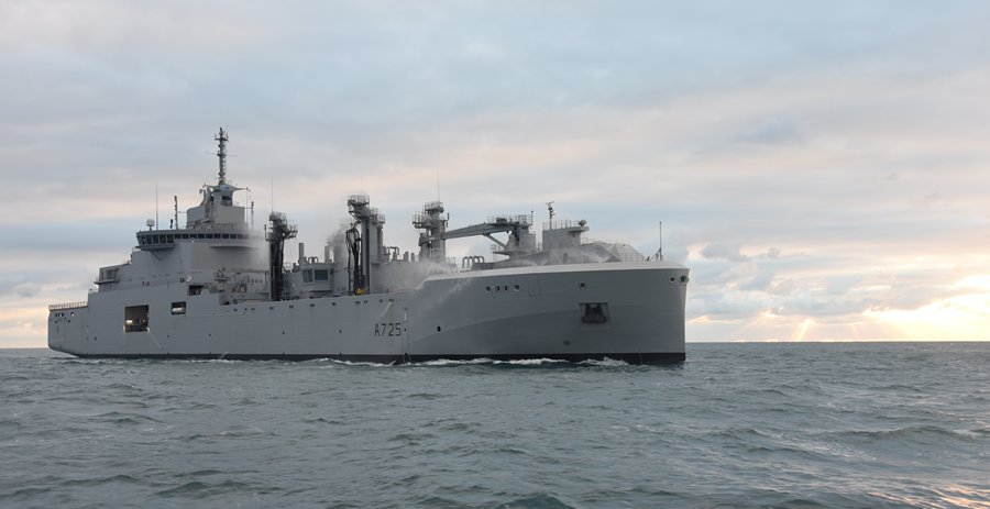 KNDS_France's tweet image. Le #RAPIDFire a été intégré sur le BRF Jacques Chevallier. Cette tourelle navale de moyen-calibre, conçue en partenariat avec @ThalesDefence, remplit des missions d’autodéfense à courte portée grâce à sa précision et à l’efficacité de son canon automatique de 40mm.