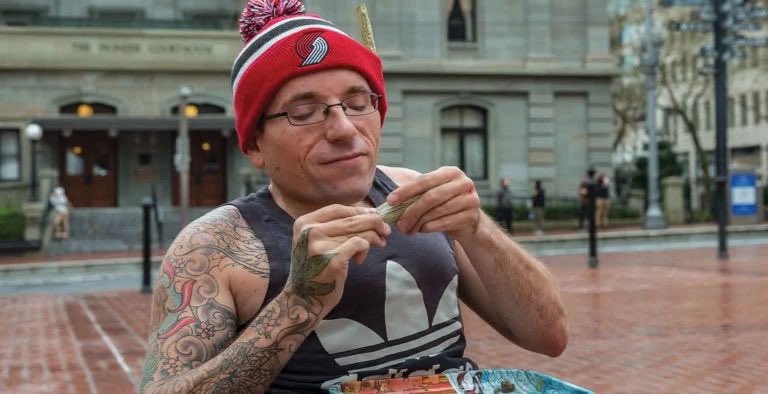 2LessLegz's tweet image. #LongCovid 
As our government gives up on Covid, gutting their Covid research team and stopping mask mandates; as a disabled person suffering immensely from Long Covid; I just don’t think if I catch Covid for the 3rd time, my body will hold up against it… 

Me Before Covid