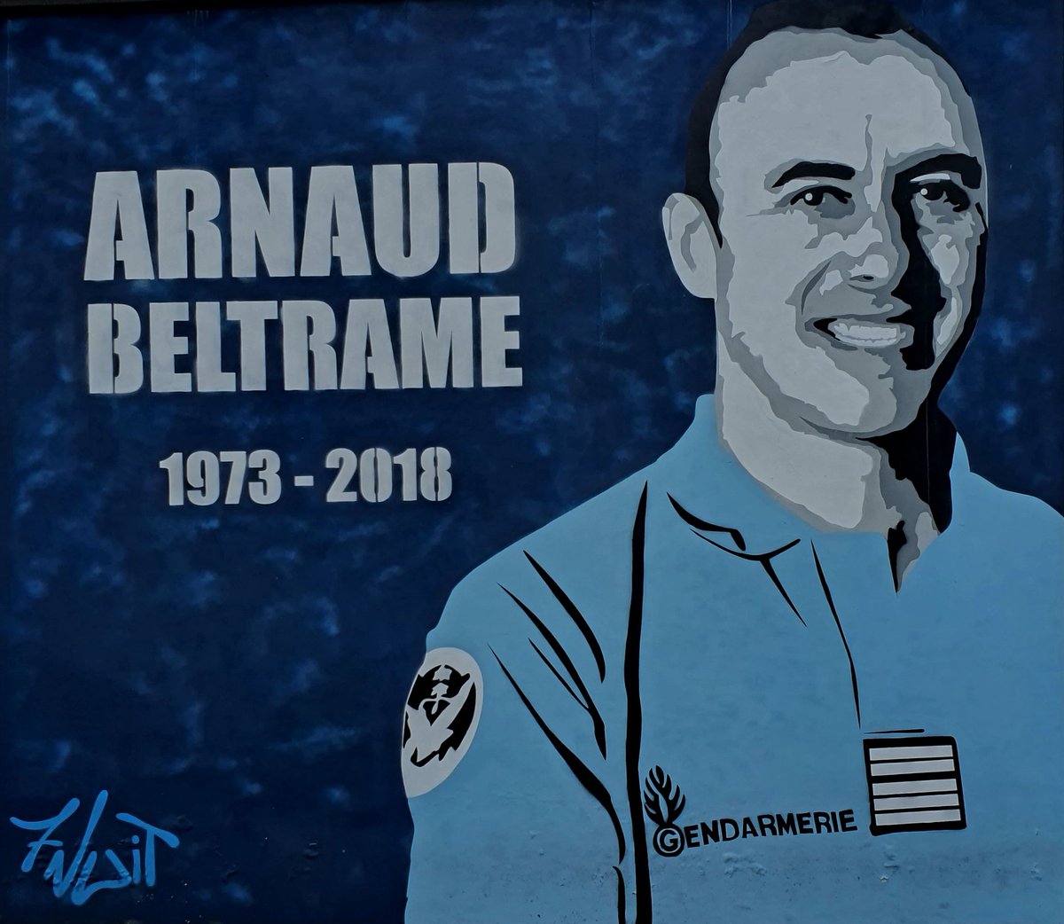 OlivierRisnes's tweet image. Le Colonel ⁦de #Gendarmerie Arnaud #Beltrame mourait pour la France, le 23 mars 2018, #cejour, en arrêtant un terroriste et en sauvant la vie d'une otage. #NousNoublionsPas.