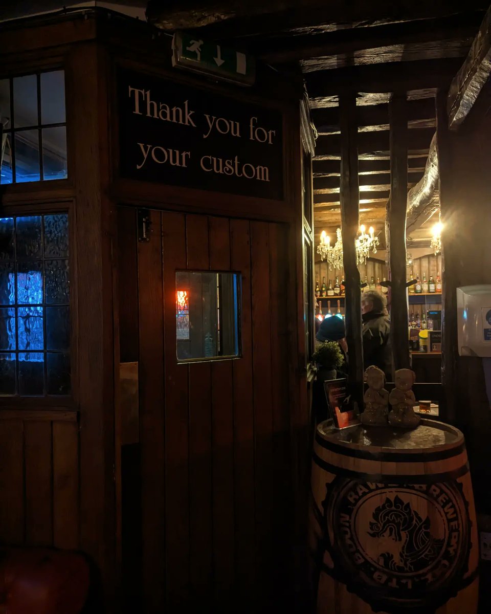 lincolnbinend's tweet photo. This is a pub aesthetic I can get behind. Cosy burlesque Thai restaurant old man pub with 2000s pop music. https://t.co/BISueHsuDq
