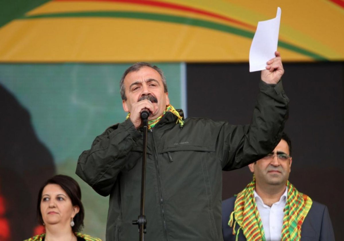 onurakdag17's tweet photo. amerikalı bir reddit kullancısı yapay zeka kullanarak HDP (YSP) seçmeninin vekillik algısına göre bir model oluşturdu https://t.co/FuwDPn3n2j