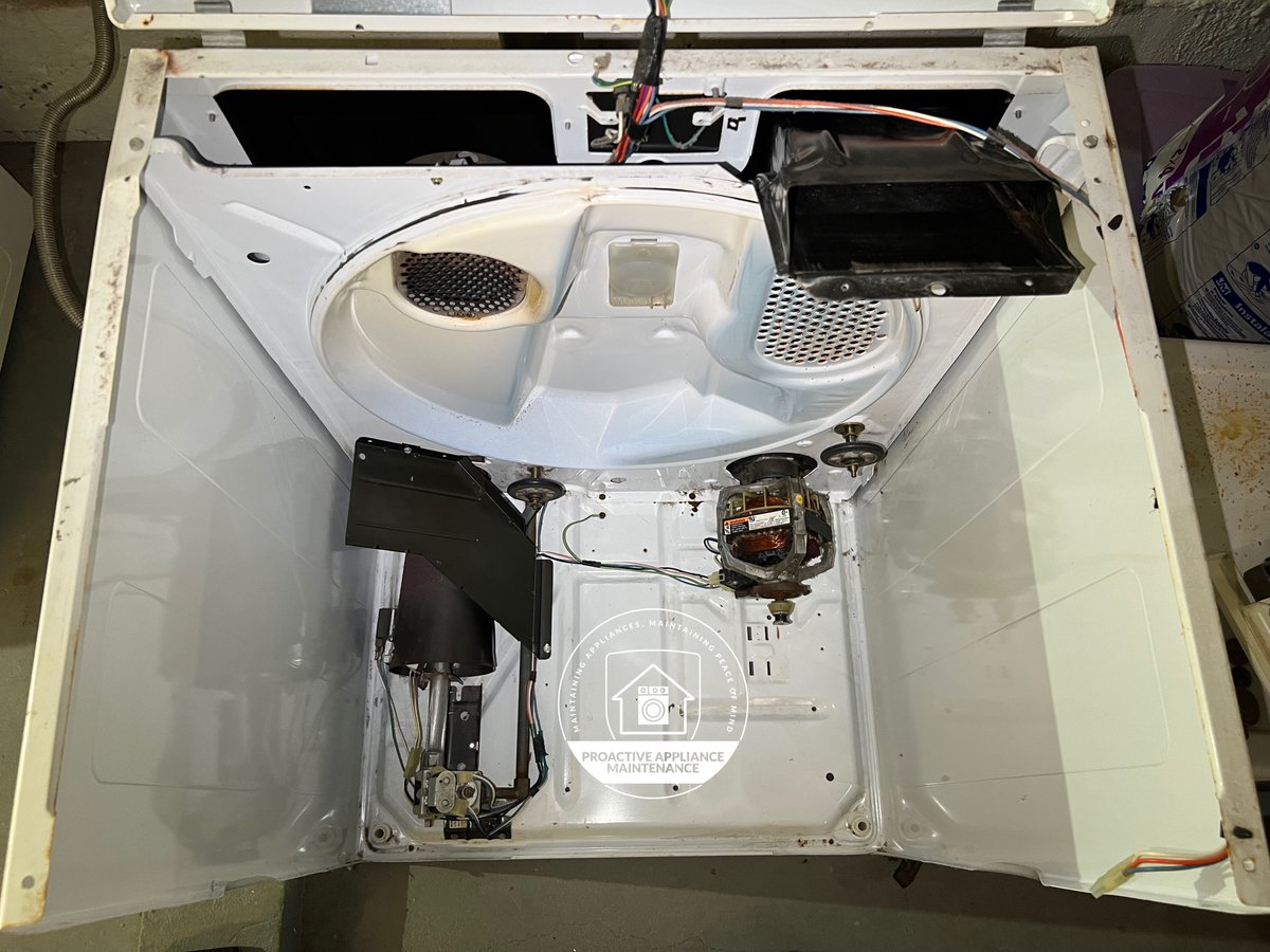 ProActiveMaint's tweet image. 🔥👕 Is your dryer taking longer to dry clothes or emitting a burning smell? It&apos;s time for a Dryer Maintenance Service! Our team at ProActive Appliance Maintenance recently cleaned this dryer,you won&apos;t believe the before &amp;amp; after pics! ProActiveAppMaintenance.com to learn more! 🔥👖