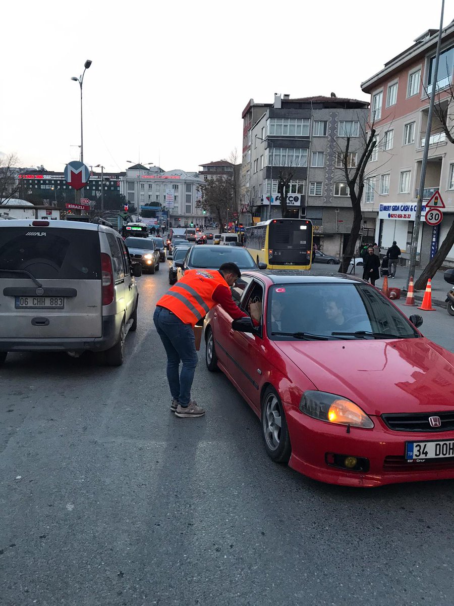 Gençlik Kollarımız İftar Saatinde Evine Yetişemeyen ve Yolda Olan Vatandaşlarımıza İftariyelik İkramında Bulundular. 

<a href="/erkankandemir/">Erkan Kandemir</a> 
<a href="/osmannnurika/">Osman Nuri Kabaktepe</a> 
<a href="/rustemtuysuz/">Rüstem Tüysüz</a> 
<a href="/abdullahozdemir/">Abdullah Özdemir</a> 
<a href="/mucahitshnn/">Mücahit ŞAHİN</a>