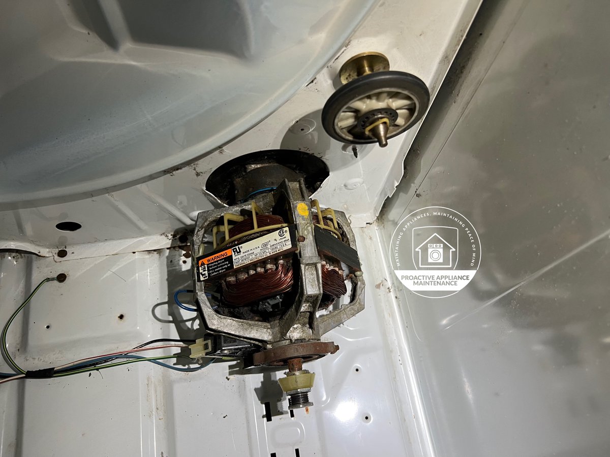 ProActiveMaint's tweet image. 🔥👕 Is your dryer taking longer to dry clothes or emitting a burning smell? It&apos;s time for a Dryer Maintenance Service! Our team at ProActive Appliance Maintenance recently cleaned this dryer,you won&apos;t believe the before &amp;amp; after pics! ProActiveAppMaintenance.com to learn more! 🔥👖