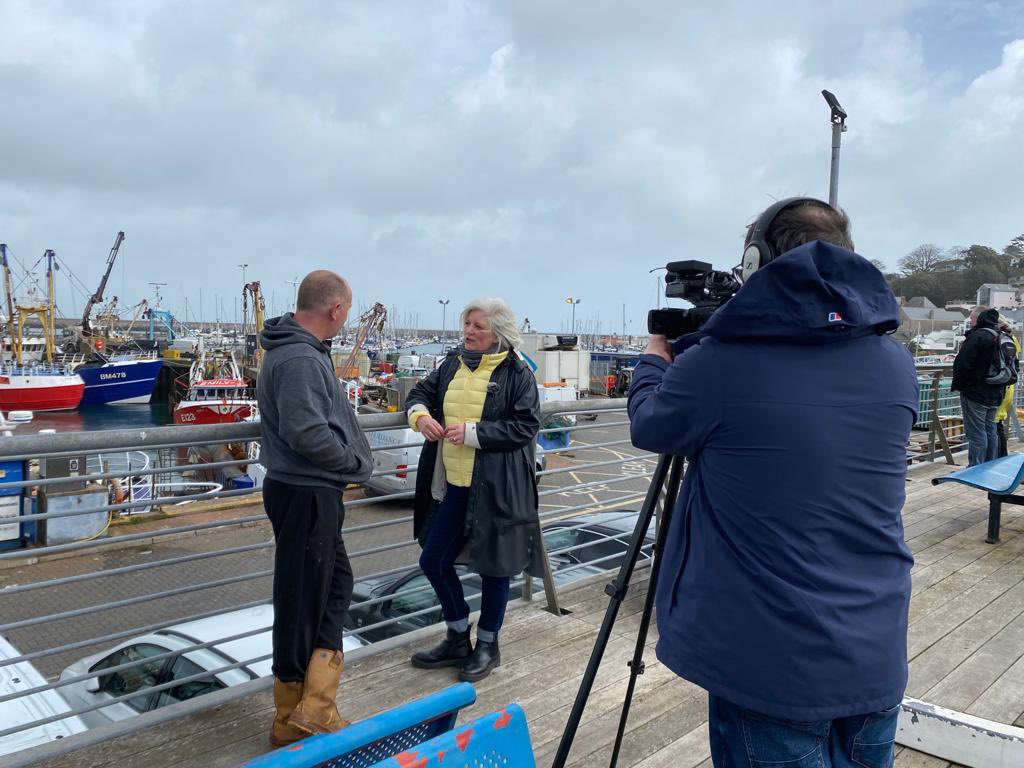 CarolineVoaden's tweet photo. Some behind the scenes shots of filming in Brixham today. Thanks to all those who chatted so openly about business, housing, parking, fishing regulations, govt support, Brexit and more.
#brixham #fishing #firsthomesnotsecondhomes https://t.co/bjxOCcCfVh