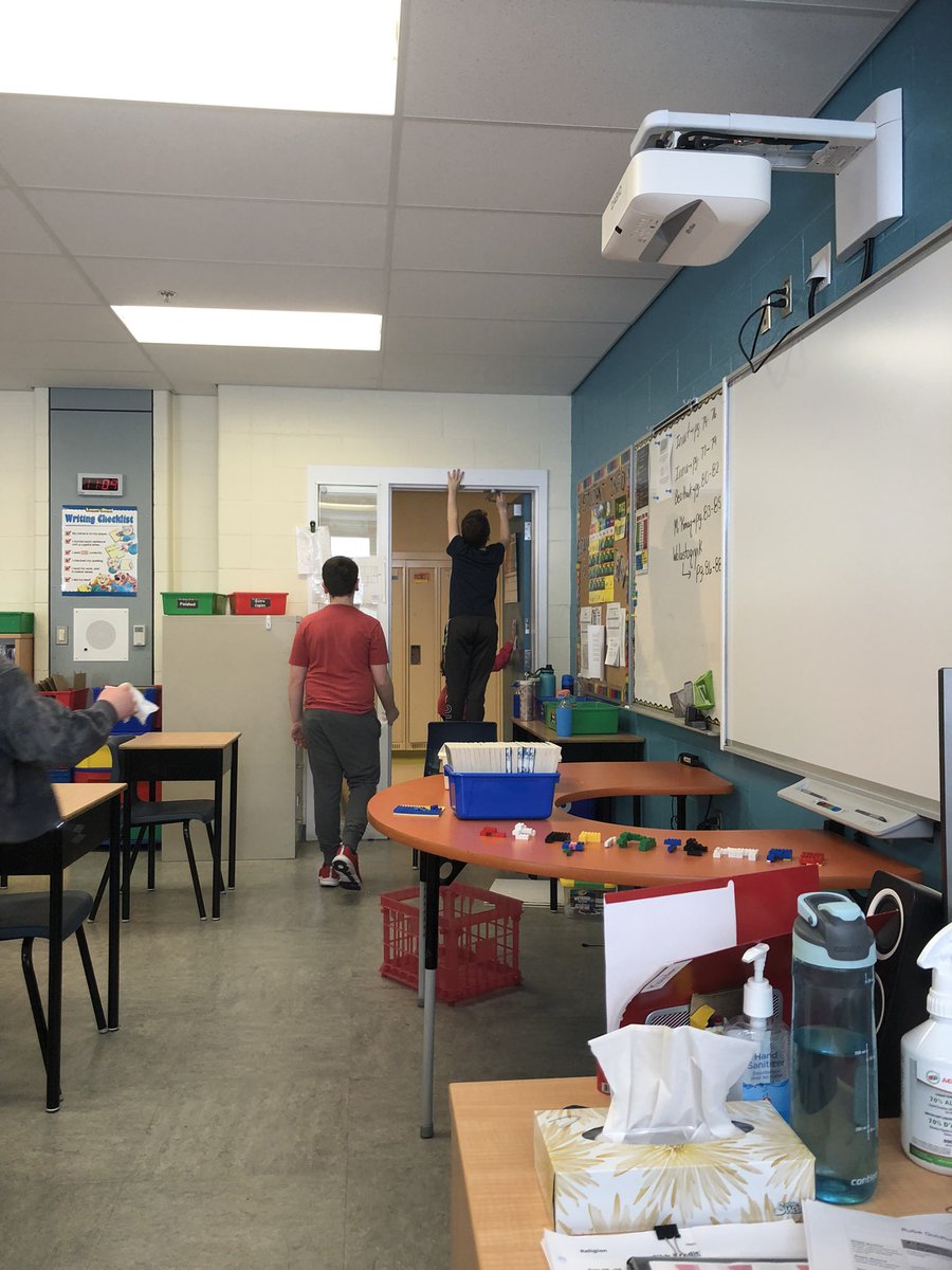 carla_mdrake104's tweet photo. Dirtiest Wipe WINS 😂 @JuniperRidgeNL #cleanclassroom #awesomestudents #Smartteacher 😉 https://t.co/m5i6N1c0en