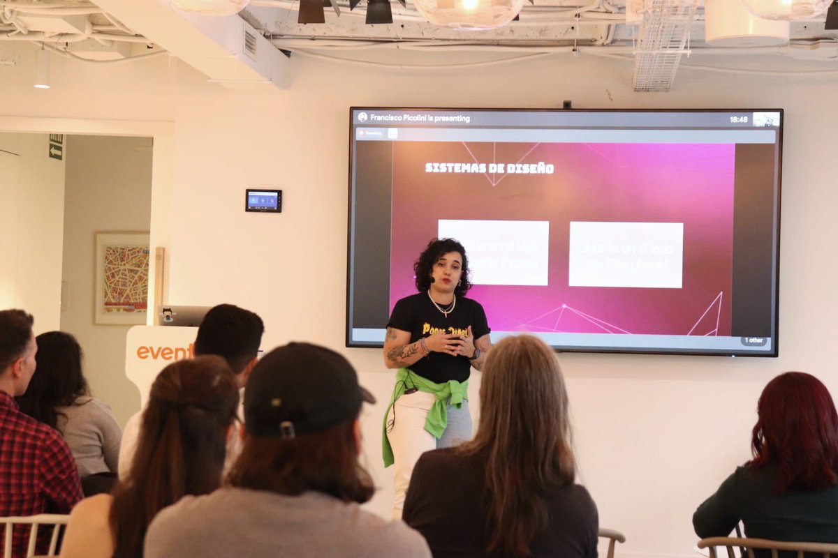 CodemoMadrid's tweet photo. Ya estamos en nuestro #MeetupCodemotion con Claudia Álvarez hablando de reutilización de componentes💥 https://t.co/n2W9A9oaMS