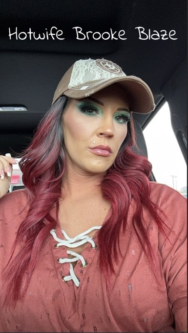 It’s a ball cap kinda day! ..#countrygirl #hotwife #pawg #qos #goddess #queen #bbcslut #fashion #snowbunny