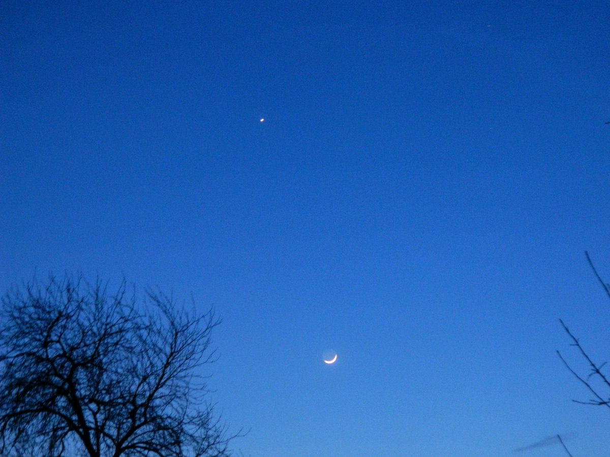 ghostyyaltair's tweet photo. Hello a very young moon 🌙. Also that earthshine wow! Beautiful! 😍
#nature #NaturePhotography #naturelovers #naturelover #moon #moonlover #moonlovers #youngmoon #earthshine #photography #photooftheday #photographer #photographers #astronomy #Astrophotography #ThePhotoHour https://t.co/rUreb9XgIA