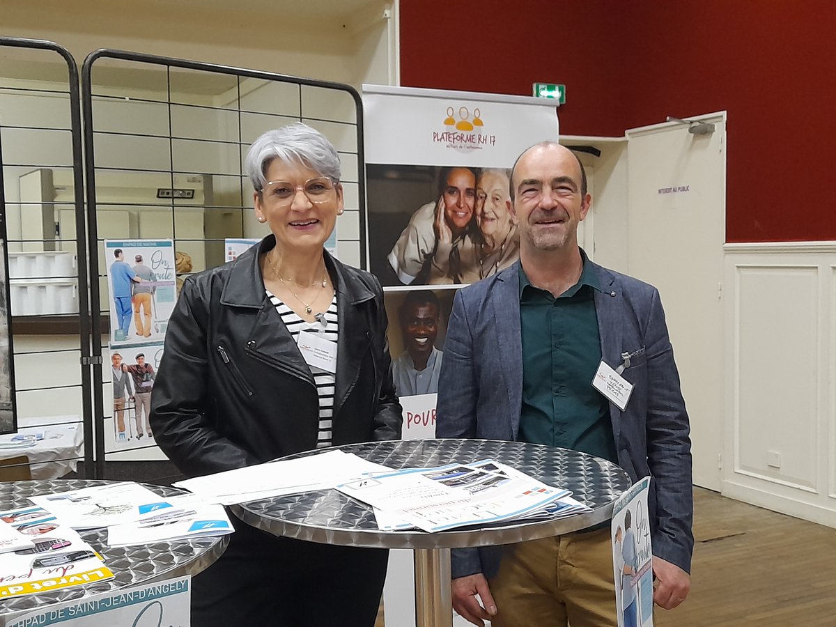 #ARS Visite sur le forum des métiers du soin, bravo à Mme Cataldi et M. Planchenault RH17, aux exposants, établissements et services, de belles réceptions et présentations des métiers du soin aux lycéens et demandeurs d'emploi. Un forum très réussi à Jonzac aujourd'hui ! 👏👏👏