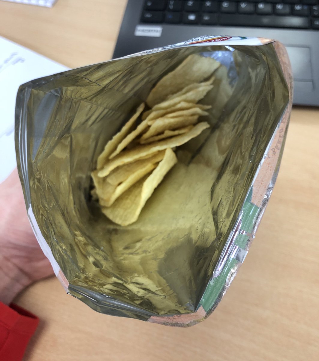 MrWhitford_SI's tweet photo. Since when has there been so few crisps in a bag @walkers_crisps?? Unbelievable! #crisps #lunchbox #lunchproblems #walkers https://t.co/nXt5X8P9AS