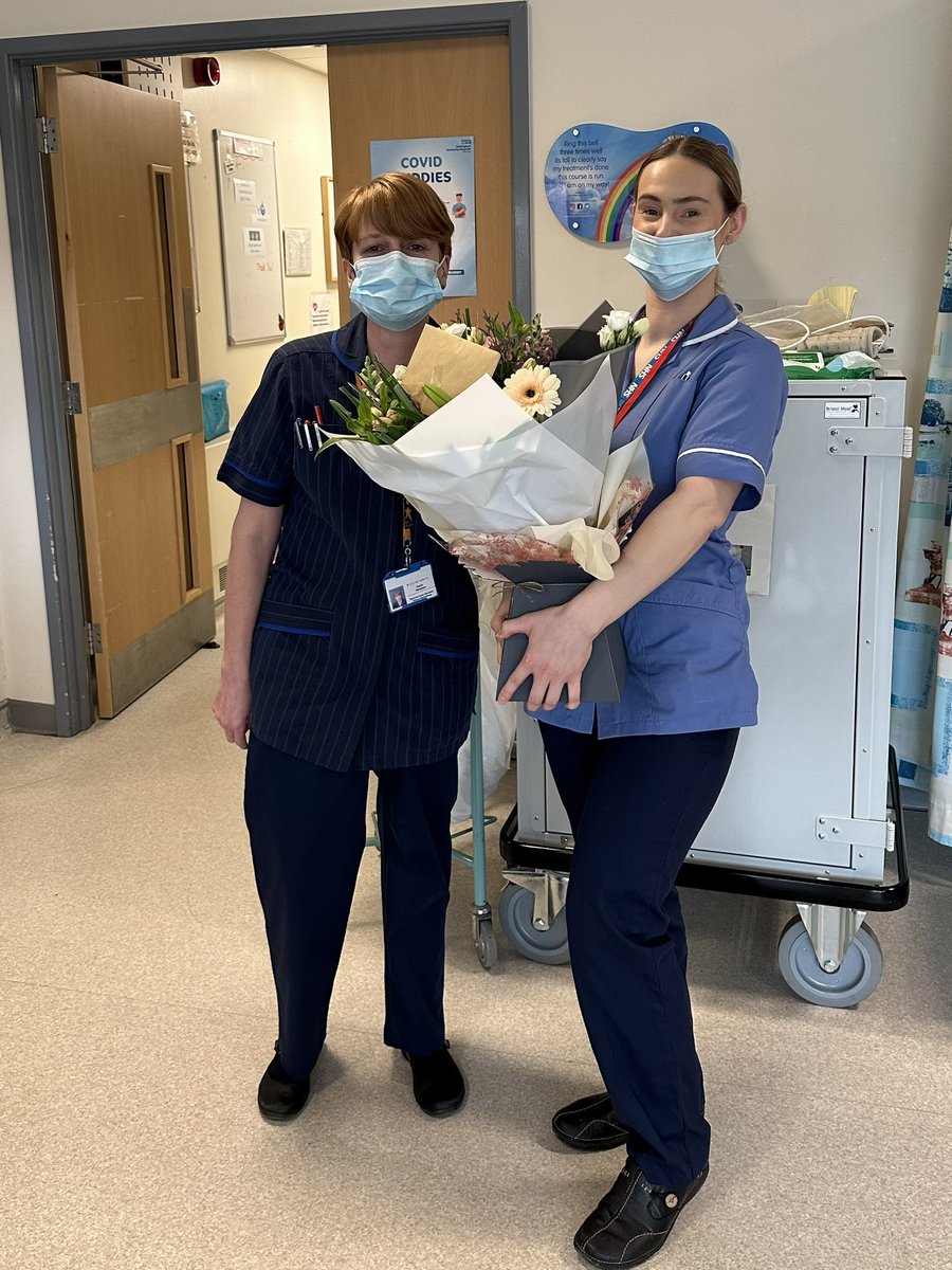 Beautiful flowers and touching thank you card from a patients friend thanking us for the care he received in HDCU❤️ #teamhaem <a href="/TeamCAS3/">#TeamCAS</a>