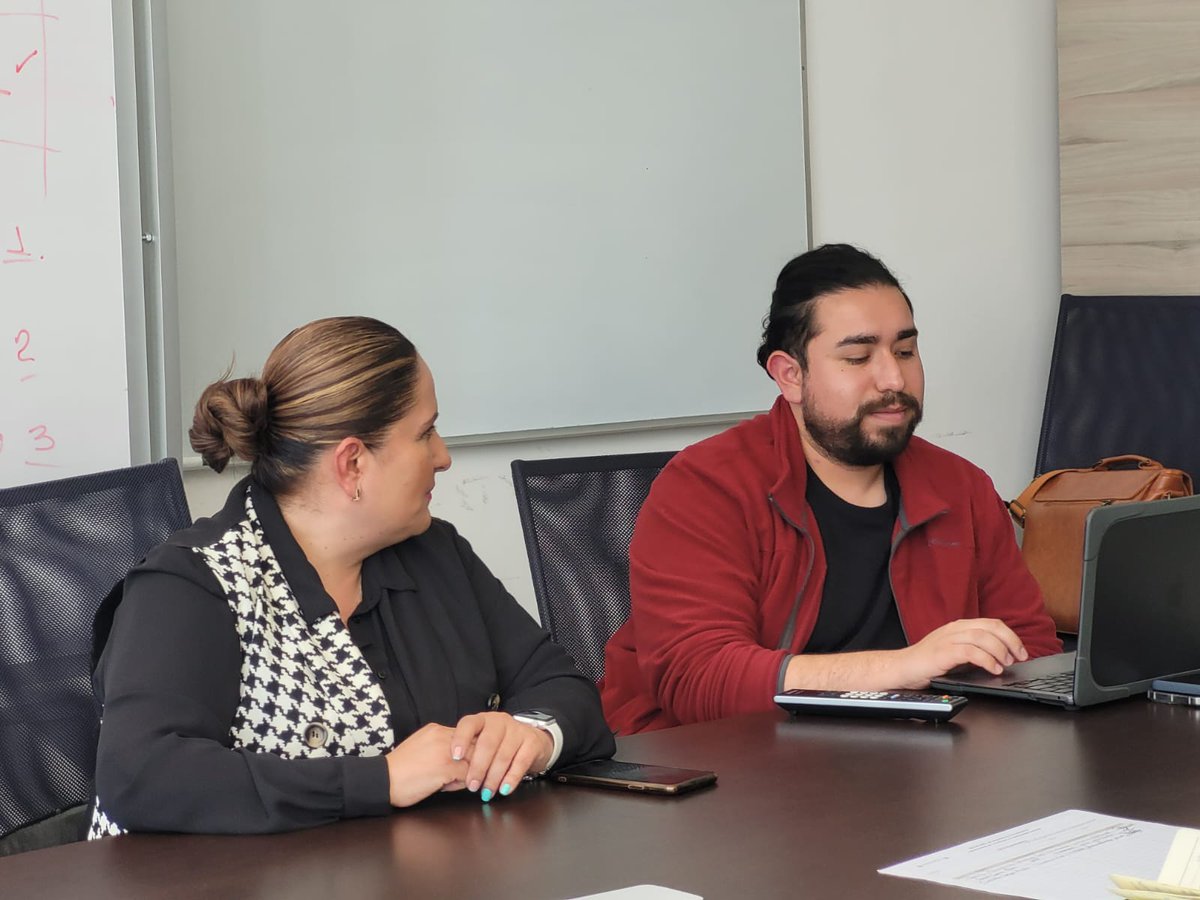 Sedeco_Hgo's tweet photo. La Subsria. de Inversiones y Productividad Sectorial, se reunió con personal de la Dir. Gral. de Vinculación de la @SEPHidalgo para fortalecer las alianzas estratégicas e impulsar el talento de las y los estudiantes hidalguenses con el sector empresarial.

#HidalgoSeráPotencia https://t.co/2XOiPNley8