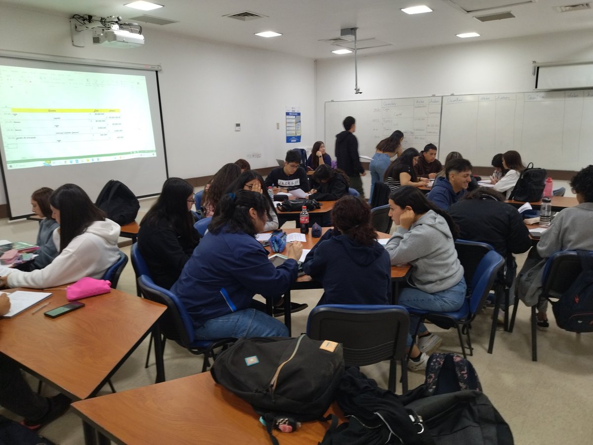 fmorales_ubb's tweet photo. Me gusta esta nueva generación, segundo año Contadores Público #ubiobio. Segunda semana de clases y nos vamos conociendo. Espero que disfruten su acercamiento a la contabilidad financiera bajo IFRS 🤟 https://t.co/eZT1qnlh0y
