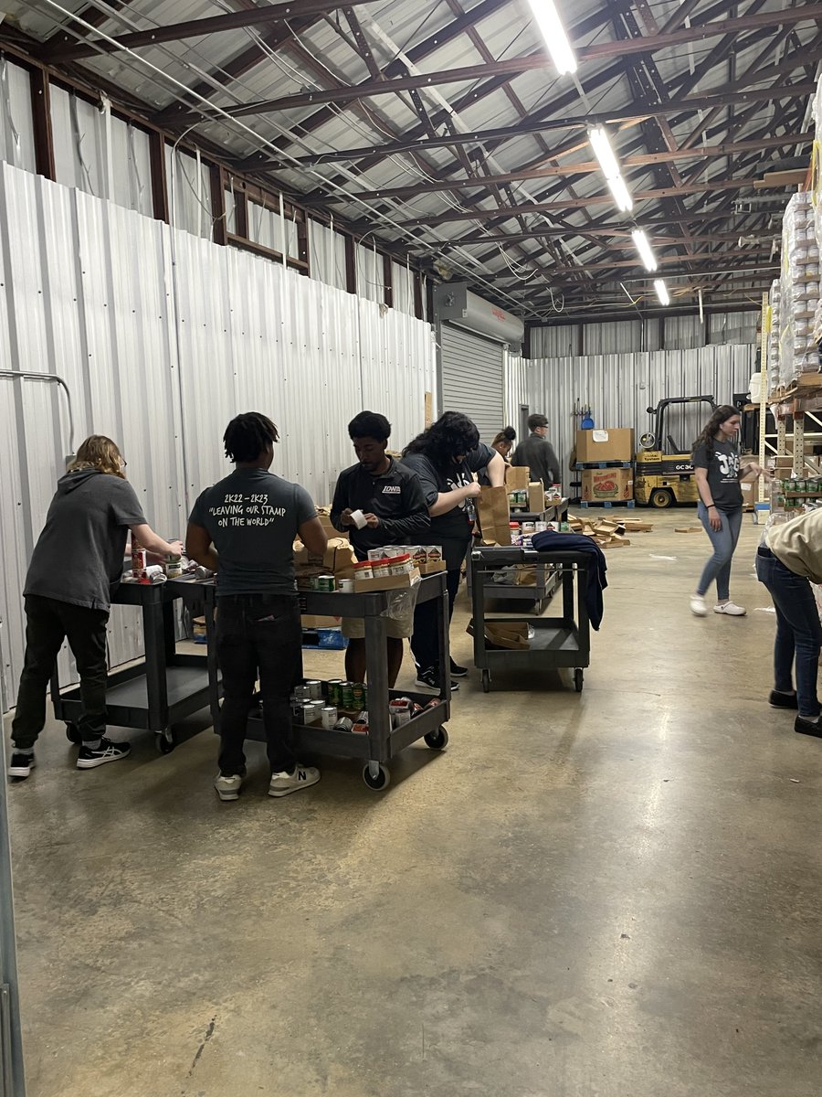 CCSWLA's tweet image. Thank you to TNI this morning for your help in the warehouse!!
Here are some ways in which you can help:
1) Come by and pack food bags or arrange for your group to come pack food bags. 
2) Help us distribute food at the various locations
3) Donate food/goods or monetary donations