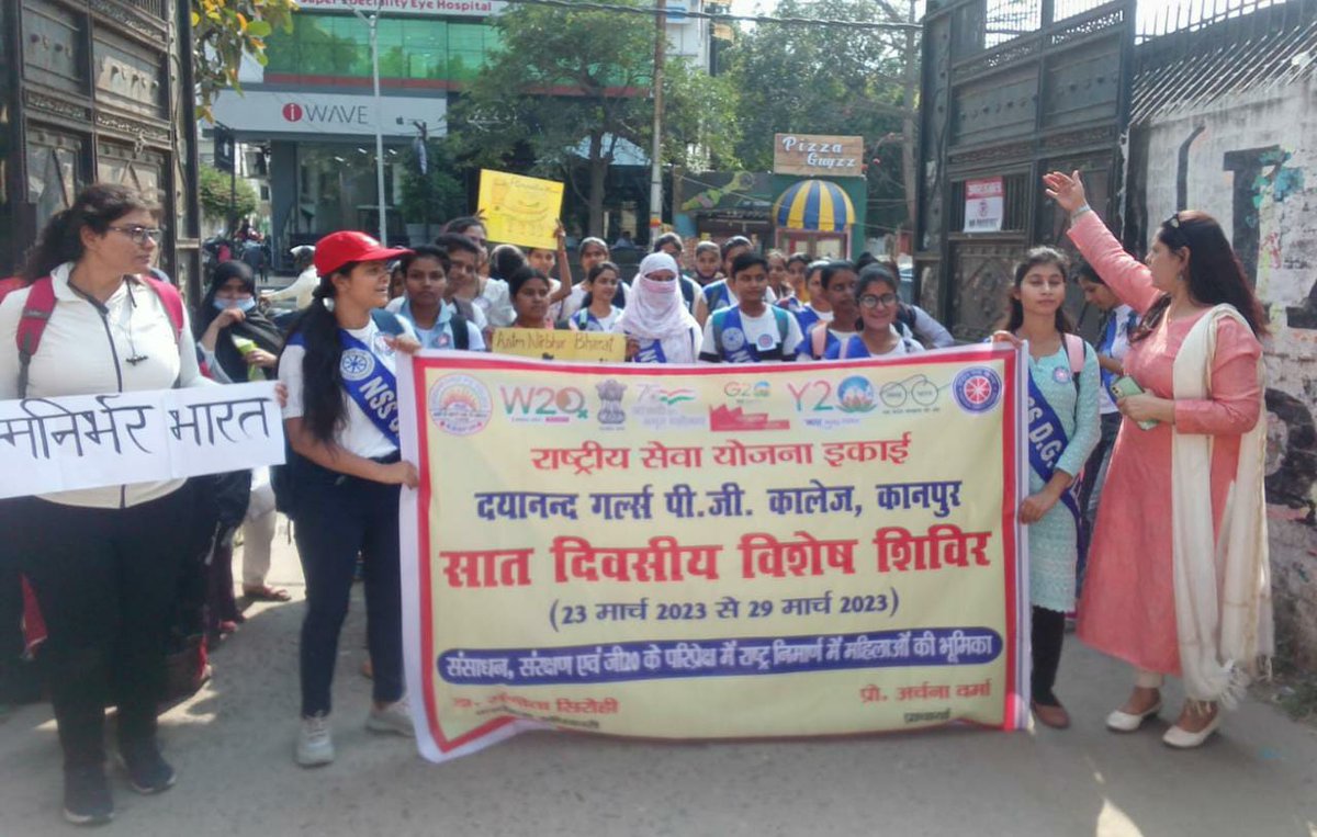 NSSDGCOLLEGE's tweet image. #PosterDisplay and #rally was organized by #DGCollege #NSSUnit on the first day of the #SevendayCamp under #atmanirbharbharat #MadeinIndia #MakeInIndia #aatmnirbharbharat #nsscsjmu #nssrdlucknow #nssrclucknow #_nssindia #sloupnss #yasministryindia #NisithPramanik  #vision@2047