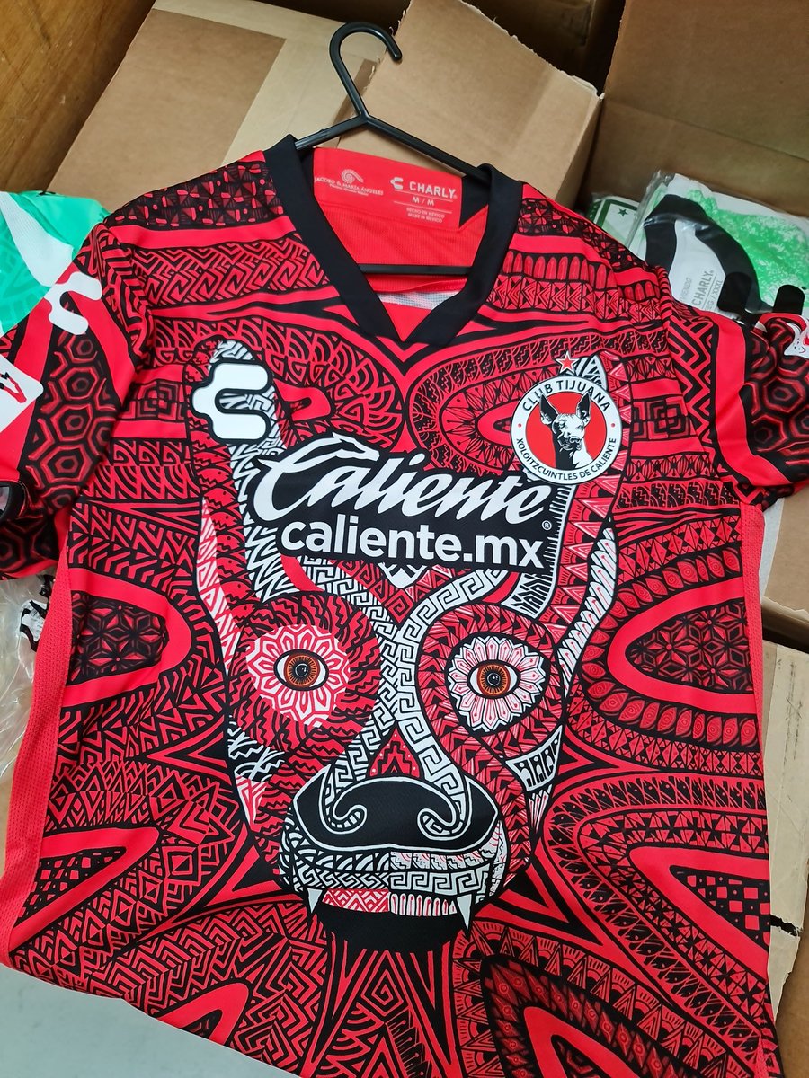 rfs_com's tweet photo. Fancy winning one of these glorious @Xolos third shirts?

Of course you do!

Drop a like on the status, RT &amp; tag a mate.

❤️🔗🔖

Winner to be drawn Saturday evening 👈✌️ https://t.co/6gKp5eMzhY