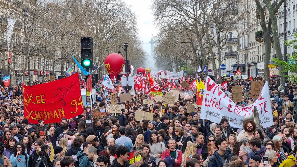 LouisBoyard's tweet image. 3,5 millions de personnes dans la rue aujourd’hui.

Vous écrivez l’Histoire.
L’Histoire d’un peuple en lutte contre son Président. 

Continuons jusqu’au retrait. Nous allons gagner. #manif23mars