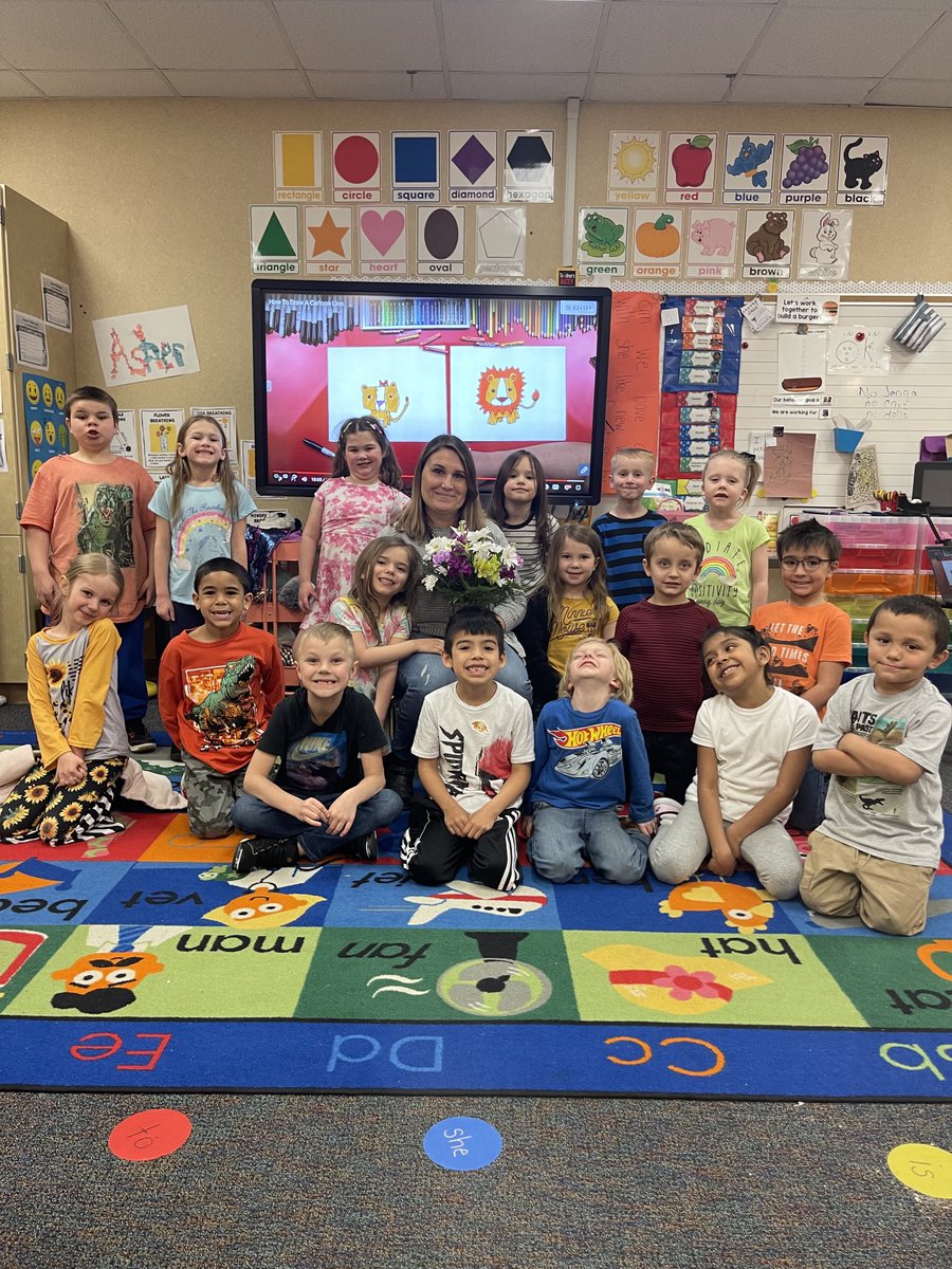 patriotmamma's tweet photo. Congratulations to Amanda Inderstrodt for being our Teacher of the Year for Fairview Elementary ⁦@abetterfairview⁩ ⁦@AInderstrodt⁩ https://t.co/vKSEqgbRxu