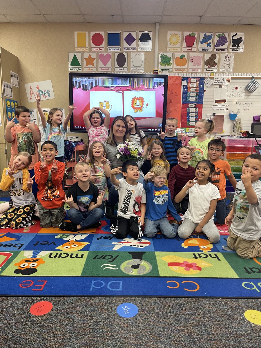 patriotmamma's tweet photo. Congratulations to Amanda Inderstrodt for being our Teacher of the Year for Fairview Elementary ⁦@abetterfairview⁩ ⁦@AInderstrodt⁩ https://t.co/vKSEqgbRxu