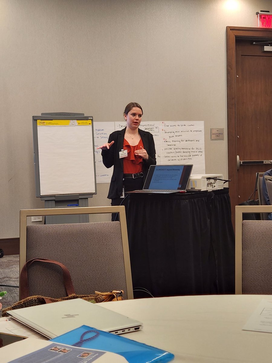 OHUrbanCounties's tweet photo. Great workshop led by Kathryn Clausen and Emily Nolan from @OACAA, "Know Your Tools: How to be Intentional with Your Messaging." #WhenWeLead #WomenInLeadership https://t.co/1581s0Zl57