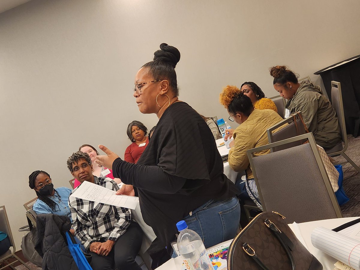 OHUrbanCounties's tweet photo. Great workshop led by Kathryn Clausen and Emily Nolan from @OACAA, "Know Your Tools: How to be Intentional with Your Messaging." #WhenWeLead #WomenInLeadership https://t.co/1581s0Zl57