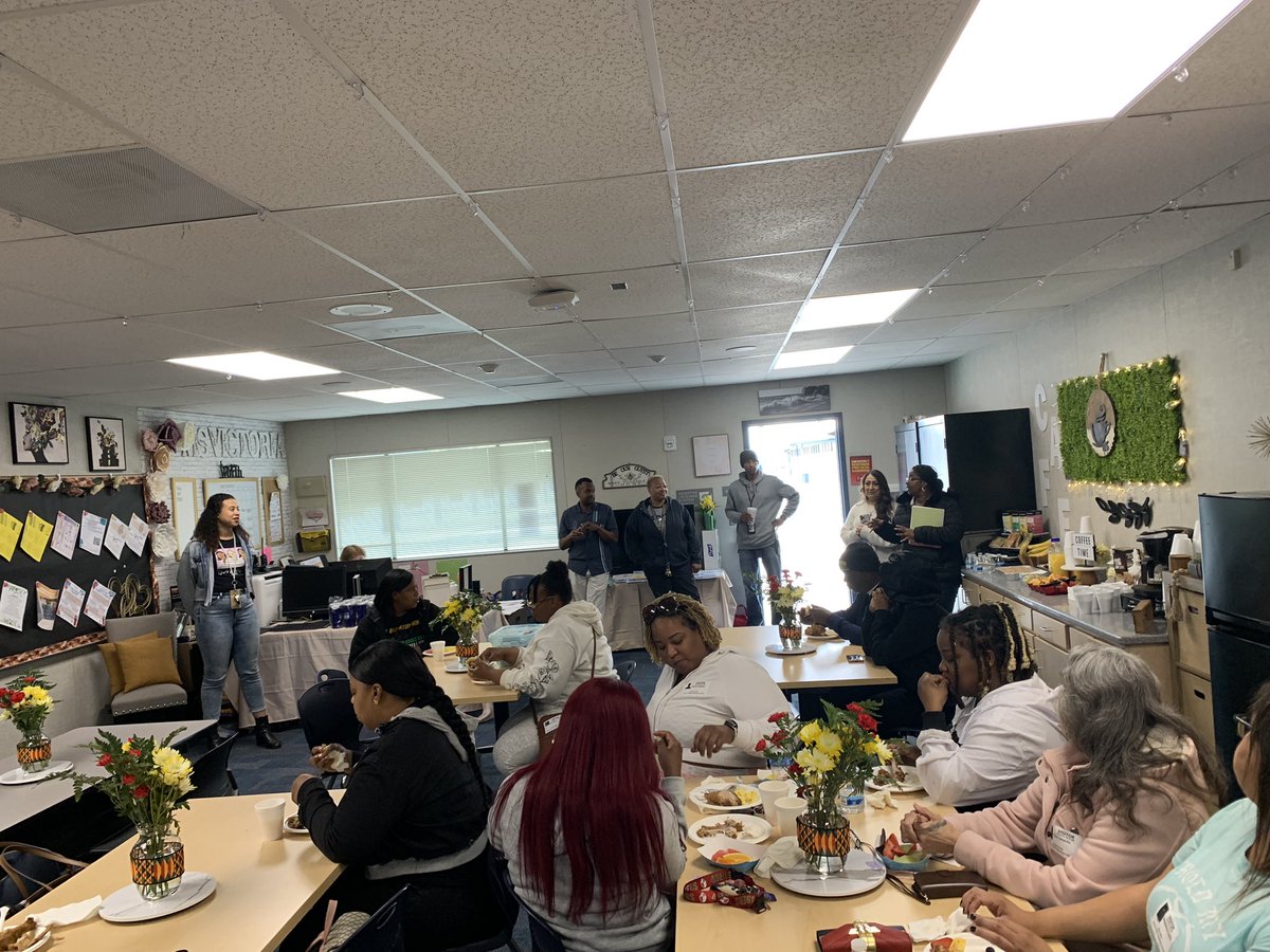 KKimbrough1's tweet image. Bessie Owens having their African American Parent Advisory Committee. Doing our part in closing the Opportunity Gap #TeamBCSD #ClosingOpportunityGap #TeamFACE