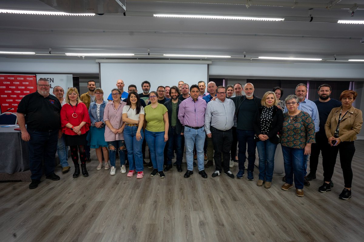JordiNova's tweet photo. La estiba de @FSCdeCCOO y @ETF_Europe asistimos al encuentro #GoLeft.

Siendo parte fundamental de la logística, entendemos que el futuro europeo pasa por garantizar que la cadena suministro garantice los derechos de las y los trabajadores, rechazando siempre a la ultraderecha. https://t.co/TQmtLjMcUA