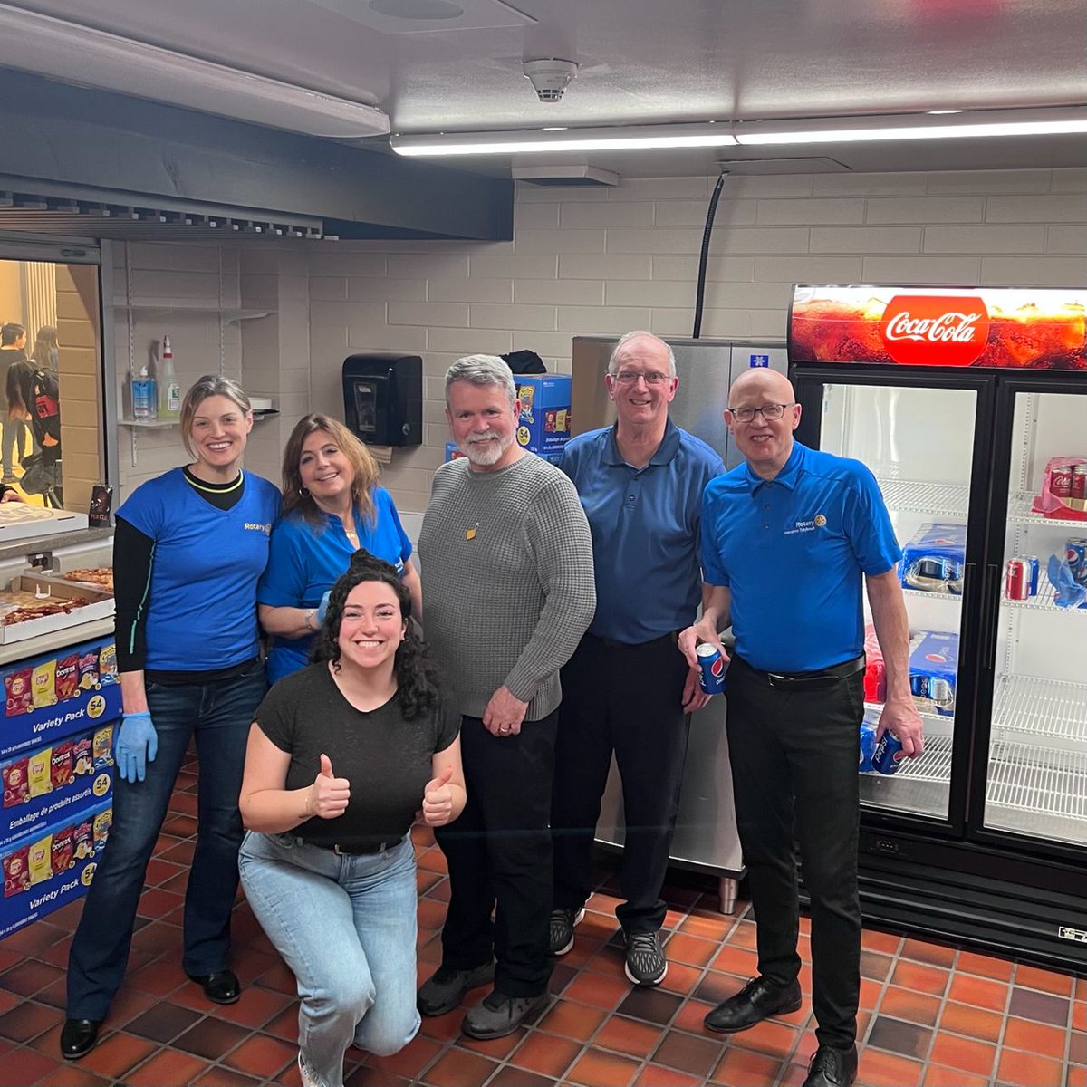 Last night my fellow Rotarians and I served pizza &amp; pop to around 1,100 young people and chaperones at the dance put on by @KwumutLelum  for JANT. Thank you to <a href="/Snuneymuxw/">Snuneymuxw First Nation</a> for bringing such an awesome event to our community. Hay ch q’u to all the volunteers.