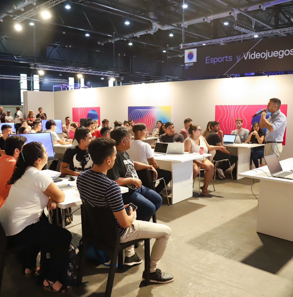 econocimientoar's tweet photo. En el marco de #EconAr, 330 personas participaron de Ideathon Crear Futuro. Una actividad dirigida a estudiantes, jóvenes profesionales y emprendedores con el fin de crear un espacio de imaginación conjunto sobre los desafíos del futuro.
#ArgentinaAvanza
#EdCEnTodoYParaTodos https://t.co/lhCtxkblmw