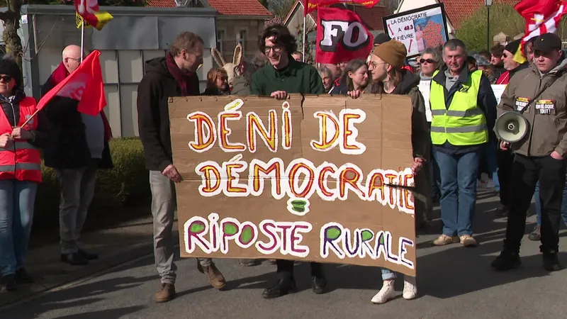 VIDÉO. Plus de 200 manifestants dans le village de Bouquehault contre la réforme des retraites : 'les campagnes peuvent peser dans la balance' france3-regions.francetvinfo.fr/hauts-de-franc…