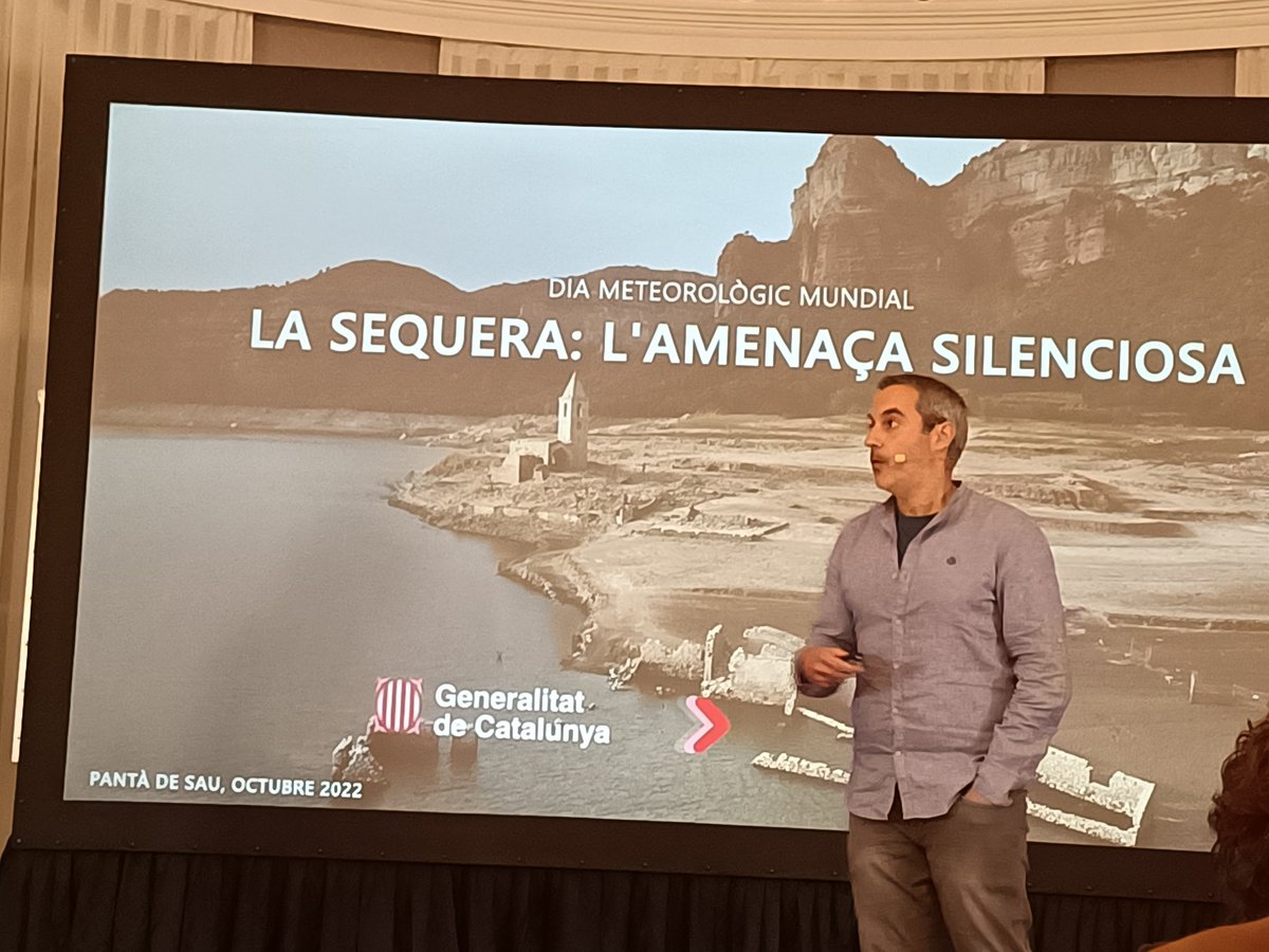 GAMA_UB's tweet photo. La sequera, presentada pel Dr. Vicent Altava (@FisicaUB, 2010) en el #DiaMeteorologicMundial organitzat pel ServeiMeteorologicdeCatalunya @meteocat. Brillant! https://t.co/VofZnb9glD