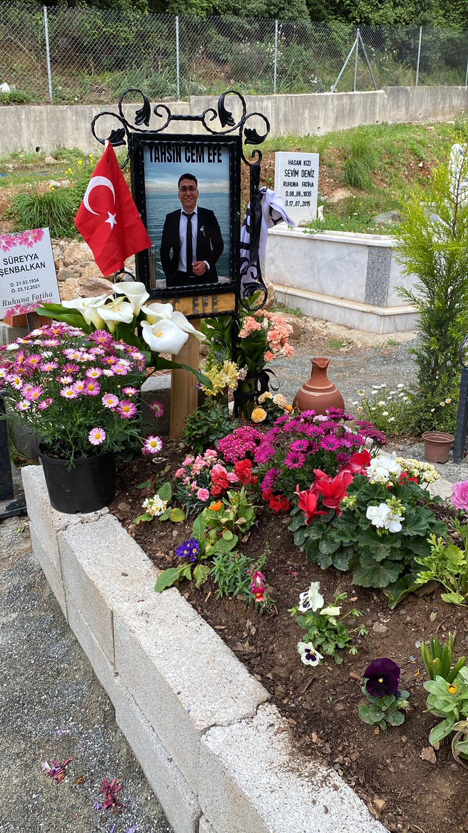 Dere Çakılı ve Kum Kullanıldı
Karot Örnekleri Kusurlu
Kolonlarda Nervürsüz Demir Var
Beton Kalitesi Düşük
5 Kat Tasarlandı 7 Kat Yapıldı
Kolon ve Kirişler Hatalı ve sonuç olarak toprağa koydum yavrumu😢😢 nerdesinizzz?
#isiasotelikimdenetledi #Tureb #Turizmkültürbakanlığı