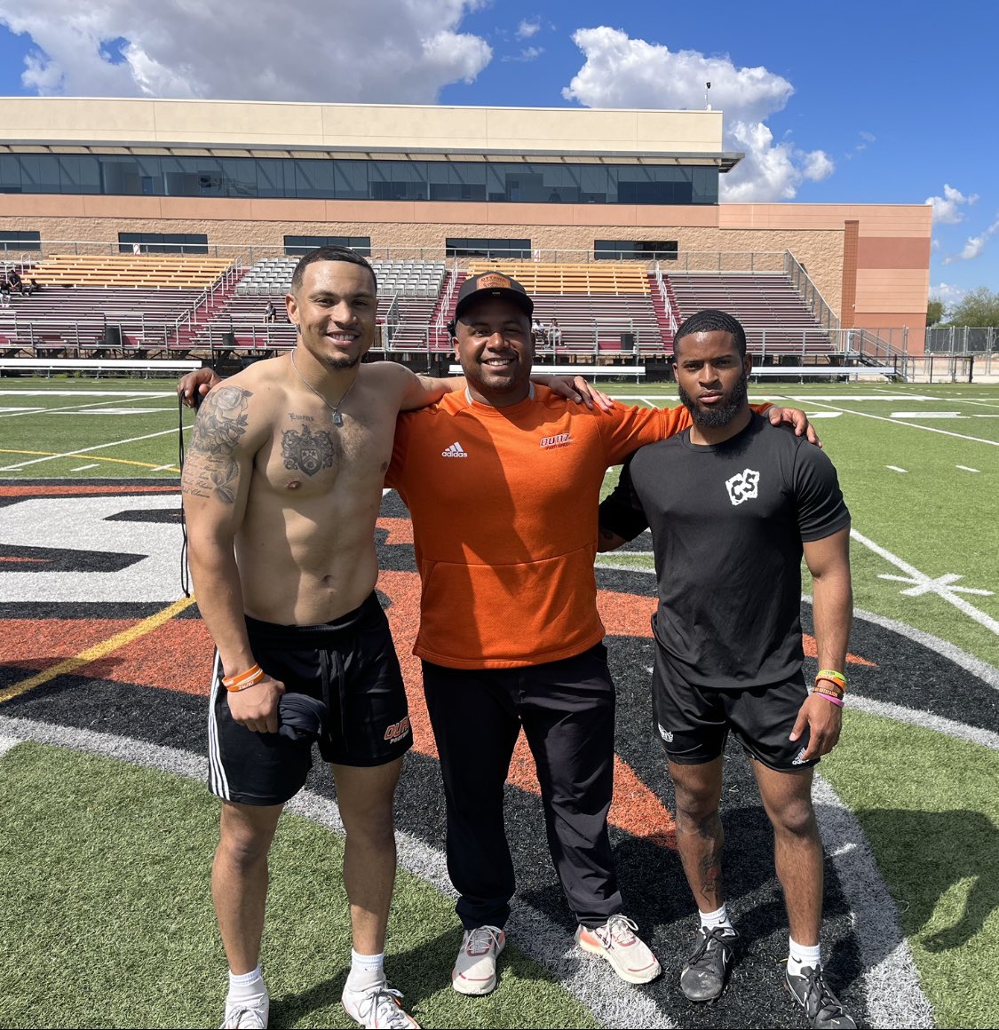 CoachVizcaya20's tweet photo. Love seeing my guys earn opportunities🙏🏾 both RBs from last season were able to participate in a PRO DAY. Thank you @AZCardinals for stopping by! #OUAZ #PRODAY #ProudCoach https://t.co/oB6UN1Uhty