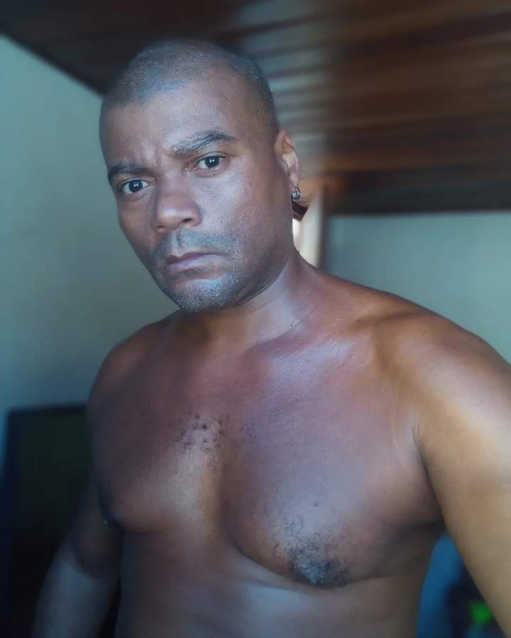 LL197743's tweet photo. Sinto-me peladinho! 🫣
#preto
#homem
#gostoso
#pracasar
#sembarba
#quarentão
#quintafeira
#quemanétbt https://t.co/uPmmKcdBrM
